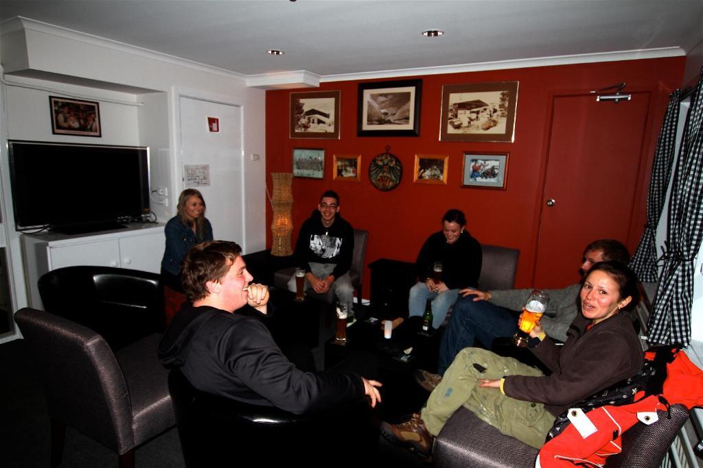 Black Bear Inn Thredbo Exterior foto